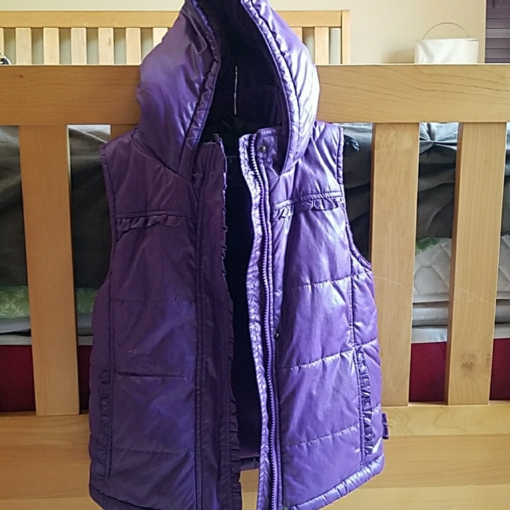 Girls Weatherproof puffy vest with hood